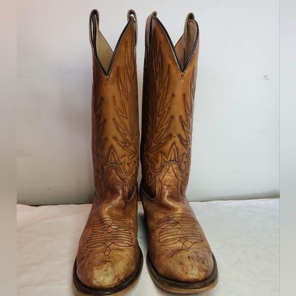 Vintage Tan Leather Cowboy Boots - Picture 3 of 12